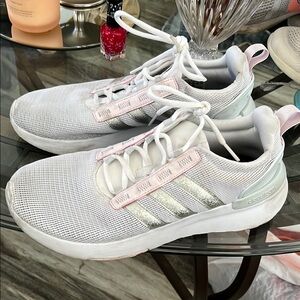 🌥️WOMENS ADIDAS CLOUD FOAM SZ 6 1/2 ONLY WORN A COUPLE TIMES GREAT CONDITION!